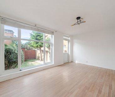 3 bedroom end of terrace house to rent - Photo 2