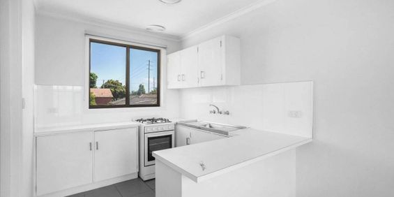 BRIGHT | TIDY | CONVENIENT LOCATION - Photo 3