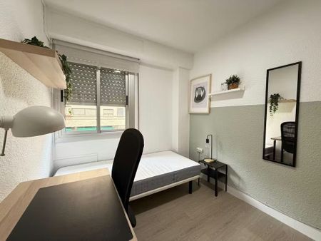 Avinguda de Peris i Valero, Valencia, Valencian Community 46004 - Photo 3