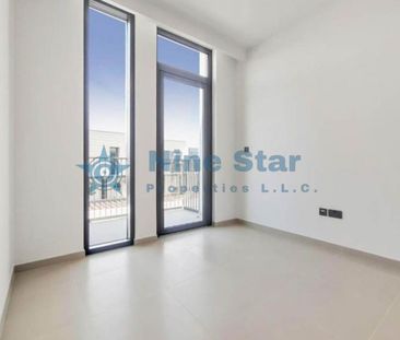 PRIME LOCATION /CLOSE TO ARMINITIES /READY TO MOVE - Photo 1