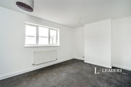 3 bedroom apartment to rent Park Parade, Havant, Hampshire, PO9 - Photo 5