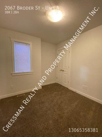 3 Bedroom, 2 Bath UPPER LEVEL - Photo 3