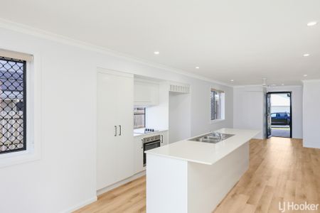 Modern lowset home! - Photo 4