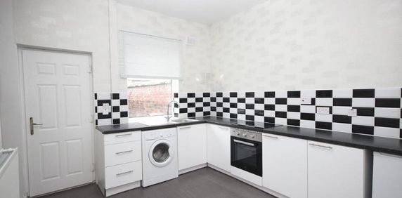 2 bedroom terraced house to rent - Photo 2
