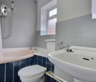 3 bedroom flat to rent - Photo 5