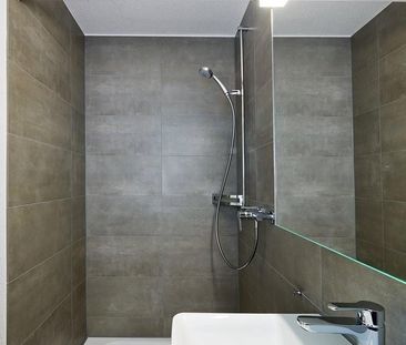 Moderne 2-Zimmer-Wohnung mit grossem Balkon! - Photo 3