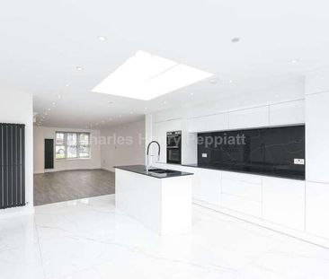 Manor Farm Drive, Chingford, E4 - Photo 2