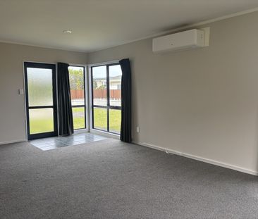 Spacious Family Home in Prime Ohope Location - Ohope - Photo 2