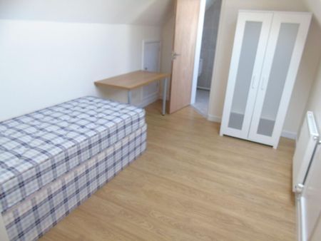 5 bedroom semi-detached house to rent - Photo 5