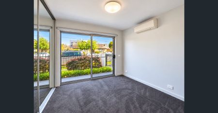 Central location with courtyard appeal - Photo 3