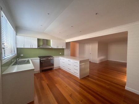 Immaculate home right in the heart of Hawthorn. - Photo 4