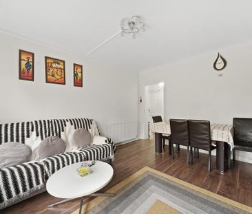 2 bedroom ground floor flat to rent - Photo 2