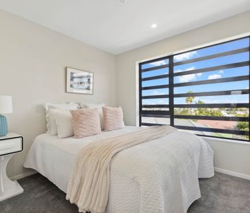 Mangere, 4 bedrooms - Photo 1