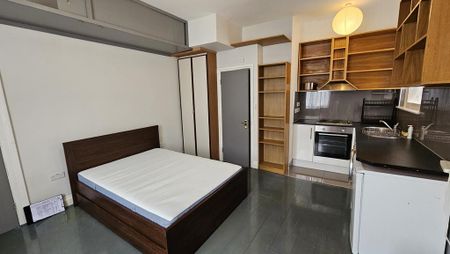 Studio to rent - Photo 2