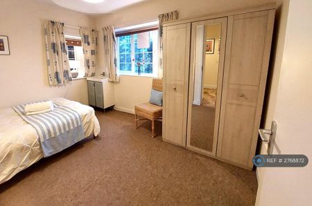 1 bedroom in a house share to rent - Photo 5