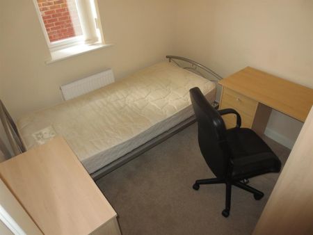 2 bedroom Flat To Let - Photo 5