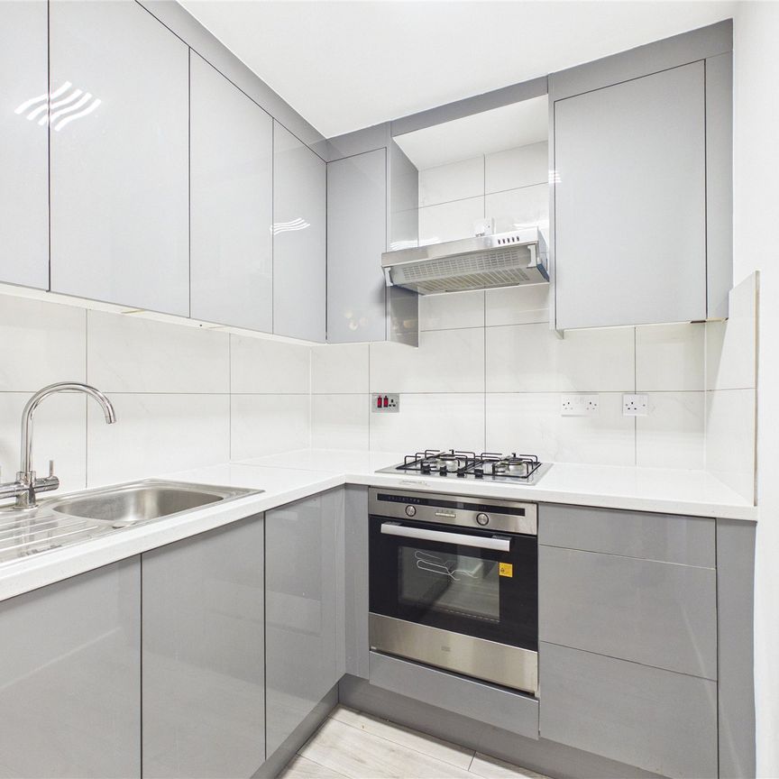 1 bedroom Flat in Sussex Place, Slough - Photo 1