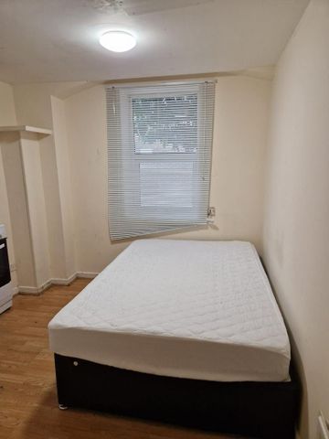 Studio to rent - Photo 5