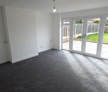 3 bedroom link detached house to rent - Photo 2