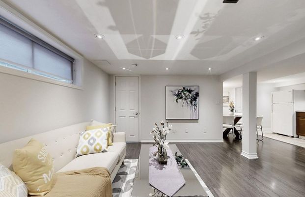 For Lease - 1011 Janette Street, Newmarket, Ontario - Photo 1
