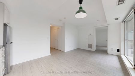 Vibe at Liberty Village Lofts - Photo 4