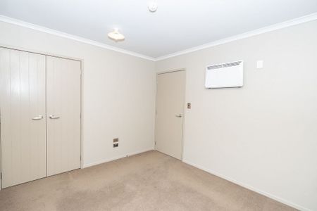 Charming 2BR Unit in Enderley! - Photo 3