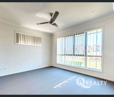 🏡Well Located Family Home Close to Ammenities! - Photo 3