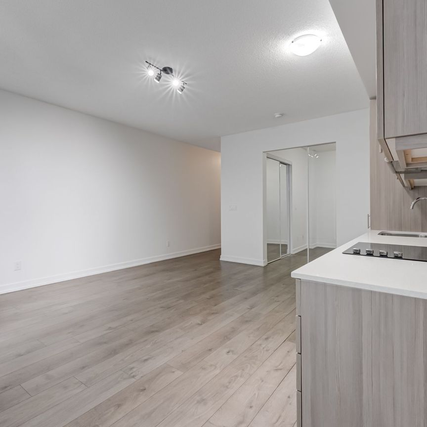 For Lease - 297 College Street Unit# 827, Toronto, Ontario - Photo 1