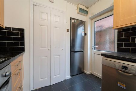 3 bedroom property to rent - Photo 4