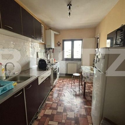 Se cauta colega intr-un apartament de 3 camere , in zona Bd. 21 Decembrie 1989 - Photo 1