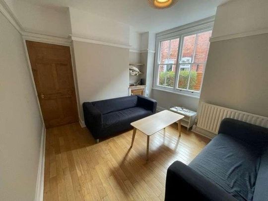 Five Bedrooms & Two Bathrooms, LE2 - Photo 1