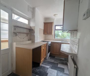 3 Beds - Semi-detached house - - Photo 6