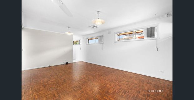 Private, Peaceful Living with Exceptional Convenience - Photo 1