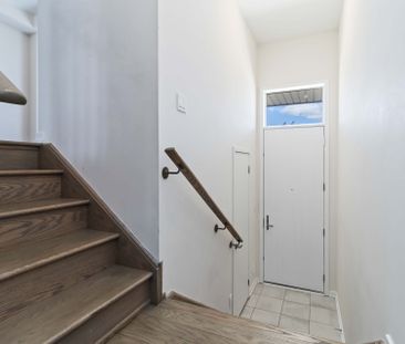 For Lease - 142 Landsbridge Street, Caledon, Ontario - Photo 5