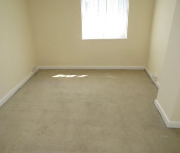 Weycroft Road - Photo 3