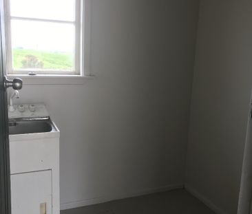 This home is need of a family, it has three bedrooms - one is of si... - Photo 5