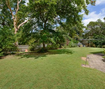 Pristine 4 bedroom brick home - Photo 3