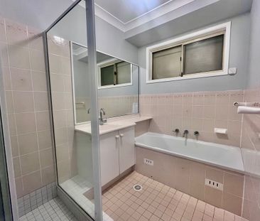 Lovely Home with New Paint, Flooring & Air Con! - Photo 6