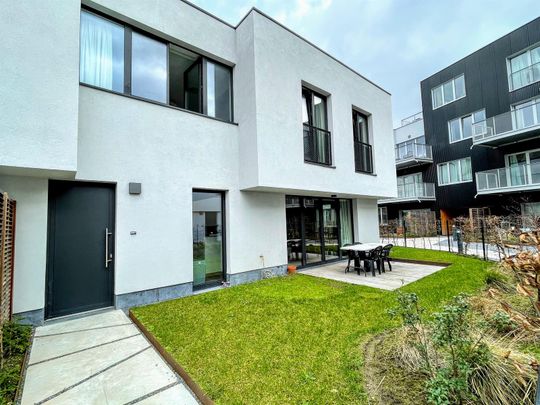House - for rent - Photo 1