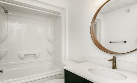 Oxford: Gold Accents – 710 Westminster - Photo 2