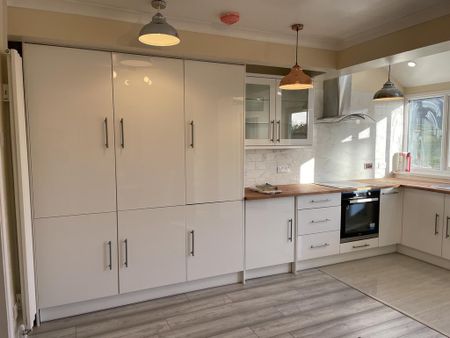 4 bedroom house share to rent - Photo 3