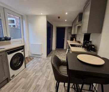 1 bedroom in a house share to rent - Photo 4