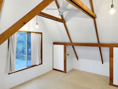 CHARMING 3 BEDROOM COTTAGE - Photo 4