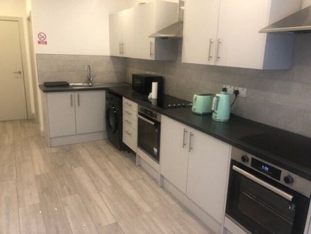 Sutton High Street, SM1 1EX - Photo 5