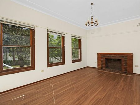1 Mahon Street, West Ryde NSW 2114 - House For Rent | Domain - Photo 4