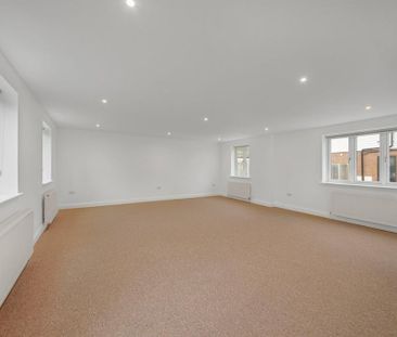 5 bedroom detached house to rent - Photo 3