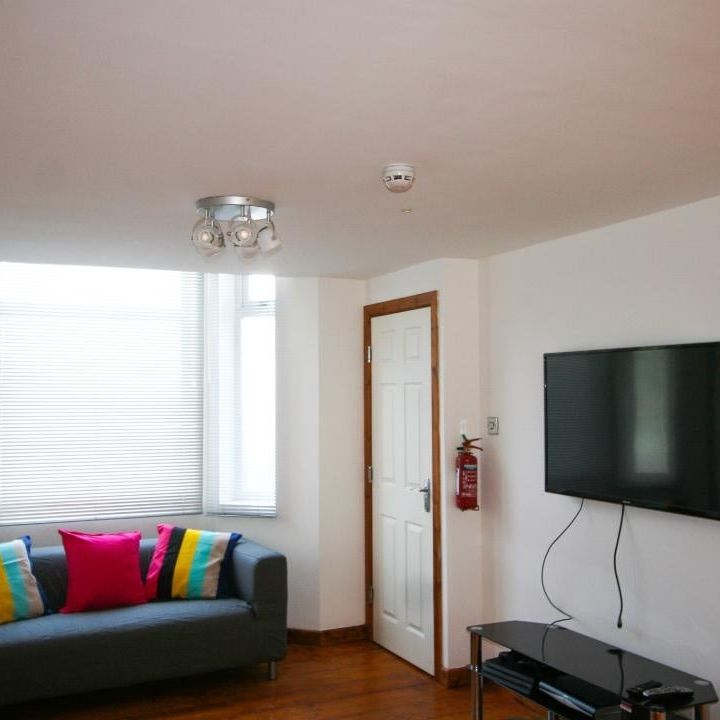 7 Bed Semi-Detached House, Moseley Road, M14 - Photo 1