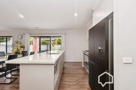 12 Roper Terrace Epsom VIC - Photo 4