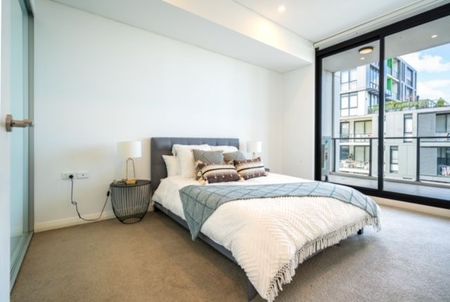 Contemporary Living with Captivating Water Views - Photo 4