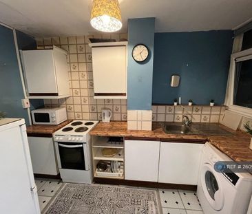 3 bedroom flat to rent - Photo 4